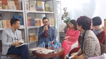 Ai mua văn, tôi bán văn cho