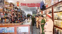 Tạm giữ 129 thùng đồ chơi xe mô tô trị giá trên 570 triệu đồng