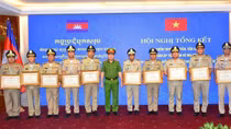 Khen thưởng nhiều tập thể, cá nhân xuất sắc trong đấu tranh tội phạm tuyến biên giới