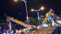 Khắc phục sự cố sập cổng chào mừng năm mới tại phố biển Nha Trang
