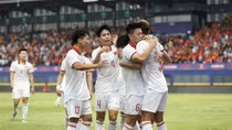Thắng dễ Singapore, U22 Việt Nam leo lên đầu bảng