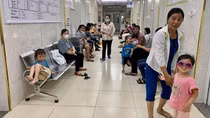 Đau mắt đỏ hoành hành, nhiều người biến chứng nặng do tự điều trị