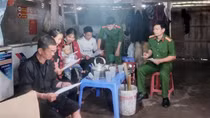 Trưởng Công an xã kể chuyện trèo đèo, lội suối, vận động bà con làm căn cước công dân