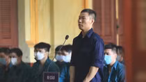Cựu cán bộ chống buôn lậu tổ chức buôn lậu hơn 1.000 container hàng hóa