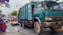 Tử vong khi tông vào xe rác đang được xe cứu hộ kéo trên đường