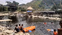 Bị "tuýt còi" vẫn ngang nhiên chặn suối A Lin kinh doanh du lịch trái phép
