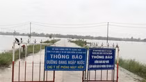 Mưa lũ khiến nhiều nơi thành "biển", học sinh ở Quảng Nam, Đà Nẵng nghỉ học