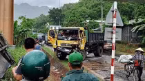 Va chạm mạnh làm 2 xe tải hư hỏng nặng, 1 người bị thương
