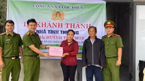 Công an xã tặng nhà tình thương cho người phụ nữ có chồng chết do lật thuyền