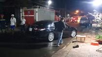 Camry đang chạy bốc cháy sau tiếng nổ, tài xế tử vong