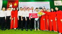 Trao thưởng cho khách hàng trúng giải chương trình “Đăng Ký Agribank E-Mobile Banking – Vi vu Châu Á”