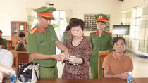 Chủ tịch và Kế toán xã cùng Giám đốc công ty xây dựng lập hồ sơ khống rút tiền kho bạc