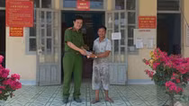 Nhặt được ví tiền, đem nộp Công an