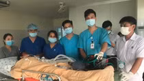Người phụ nữ bị cổ thụ bật gốc đổ trúng đã qua cơn nguy kịch