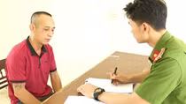 Khởi tố cặp “ma men” lạng lách, dùng gậy tấn công Cảnh sát