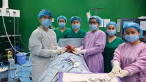 Khối u 1,5kg “cố thủ” hơn 10 năm trong cổ nữ bệnh nhân