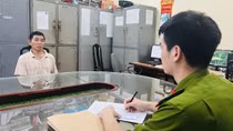 Sát hại hàng xóm vì lôi kéo vợ mình đi ăn chơi, hát hò