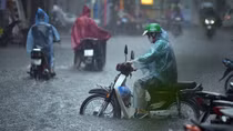 Miền Bắc trưa chiều mưa to, Trung Bộ nóng 39 độ C