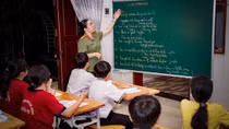 "Cô giáo Công an" mở lớp tiếng Anh miễn phí cho trẻ em nghèo