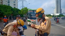 Xử lý các đối tượng giả danh phóng viên xin bỏ qua lỗi vi phạm giao thông