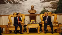 Thứ trưởng Trần Quốc Tỏ chào xã giao Phó Thủ tướng, Bộ trưởng Bộ Công an Lào