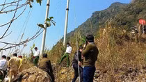 Thầy giáo cùng con trai và cháu gái tử vong dưới vực sâu