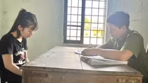 Đút túi hàng ngàn viên nén ma túy để bán thì gặp... Công an