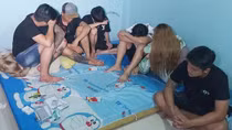 Tụ tập bạn bè về nhà “bay lắc” tập thể