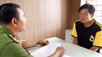 Rượt đánh người gây náo loạn trong UBND xã