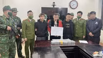 Kiểm tra 3 người đi xe máy “du lịch Sapa”, lộ 22 bánh heroin