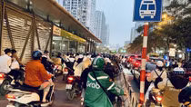 Tổ chức lại giao thông tại hàng loạt nút giao, Hà Nội vẫn ùn tắc