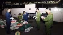 Hơn 8 tạ mỡ hôi thối "ém" trên xe khách Sơn La chuẩn bị về Hà Nội