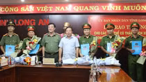 Tặng bằng khen các cá nhân có thành tích xuất sắc trong phá án vụ bắt cóc cháu bé