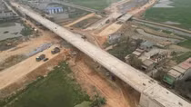 Người dân bức xúc việc đơn vị thi công cầu vượt Quốc lộ 45 tắc trách, cẩu thả