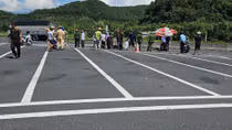 Va chạm với xe tải trên đường dẫn hầm Phước Tượng, 2 người tử vong