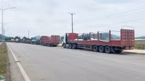 Vì sao người dân ngăn không cho xe ra vào cảng quốc tế Vissai?