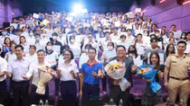 Trao tặng 41 suất học bổng Tiếp sức mùa thi cho các thí sinh đặc biệt khó khăn