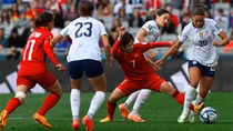 Thua đương kim vô địch Mỹ 0-3, các cô gái Việt Nam có màn chào World Cup đầy quả cảm