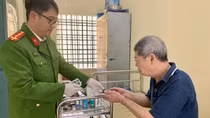 Tận tụy dưới hai màu áo (bài 2)