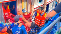 Kịp thời đưa ngư dân bị cá kiếm đâm nguy kịch vào đảo Phú Quý cấp cứu
