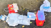 Gần 1 bánh heroin được giấu trong hộp bánh trung thu