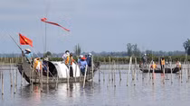 Ngăn chặn nạn chiếm dụng trái phép mặt nước trên đầm phá Tam Giang - Cầu Hai