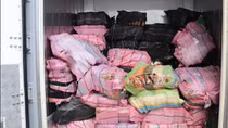 3,2 tấn cocaine ngụy trang thành kiện hàng trôi trên biển