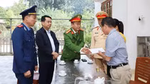 Thăm hỏi, hỗ trợ gia đình các nạn nhân bị tai nạn giao thông