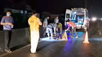 Người đàn ông đi xe máy tử vong trên đường dẫn cao tốc