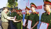 Hưng Yên bàn giao 41 xe ô tô tải cho lực lượng Công an xã, thị trấn