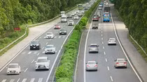 Dùng Flycam "soi" vi phạm giao thông tại các cửa ngõ ra vào Thủ đô trong dịp nghỉ lễ 30/4