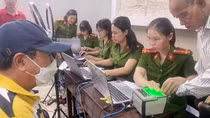 Về nhà đón Tết, làm căn cước công dân gắn chip