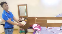 Dùng hung khí tấn công chủ nhà, cướp tài sản