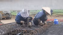 Người làm thuê công trình đường cao tốc bị nhà thầu phụ nợ tiền công